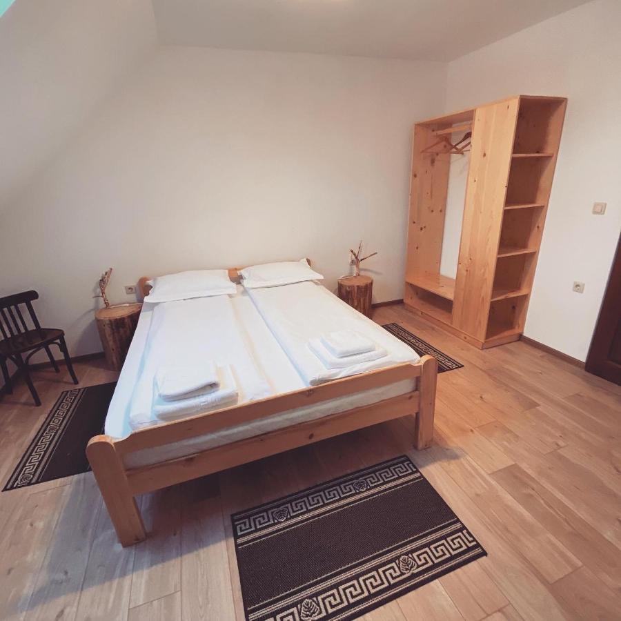 Racul Famives Vendeghaz Bed & Breakfast エクステリア 写真