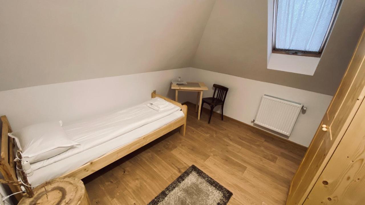 Racul Famives Vendeghaz Bed & Breakfast エクステリア 写真