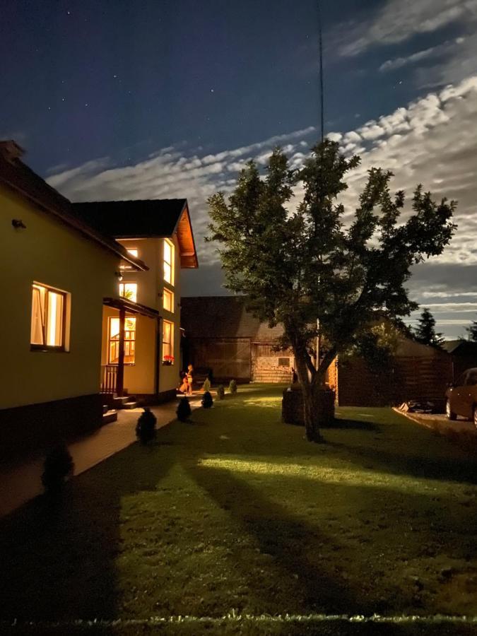 Racul Famives Vendeghaz Bed & Breakfast エクステリア 写真