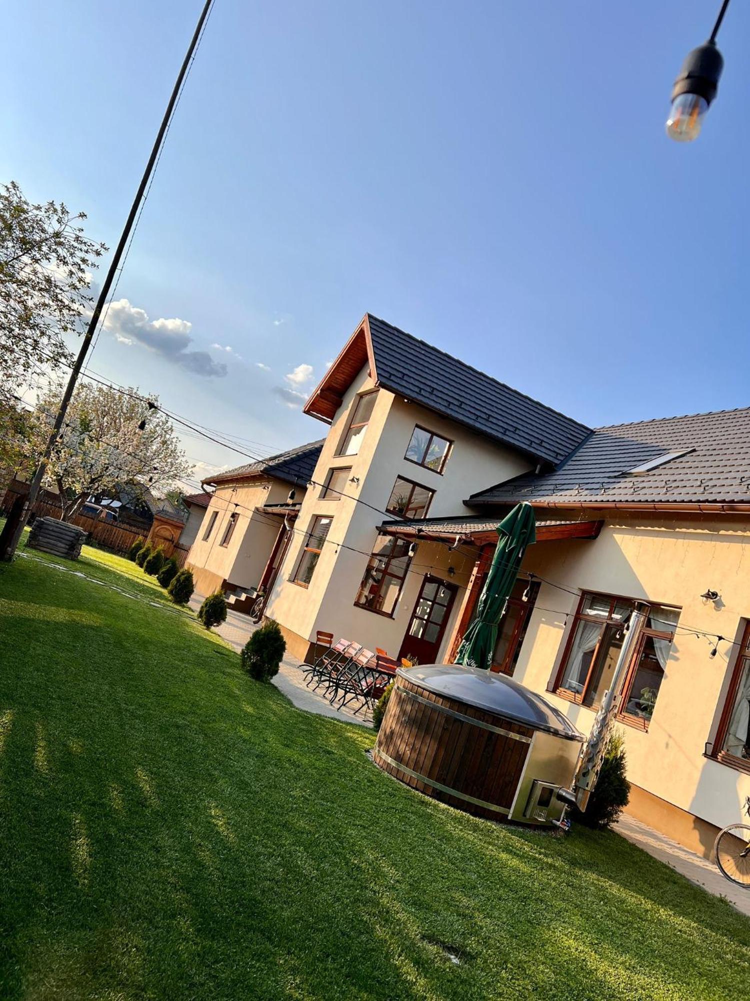 Racul Famives Vendeghaz Bed & Breakfast エクステリア 写真